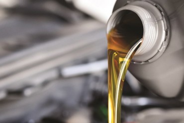 Olej silnikowy - dlaczego warto wymieniać
